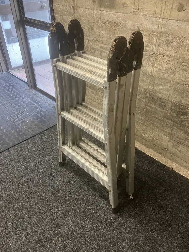 Aluminum Folding Ladder Image 1++