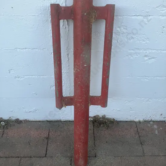 Red Steel Standard Driver. 71cm, 5cm Internal Measurement