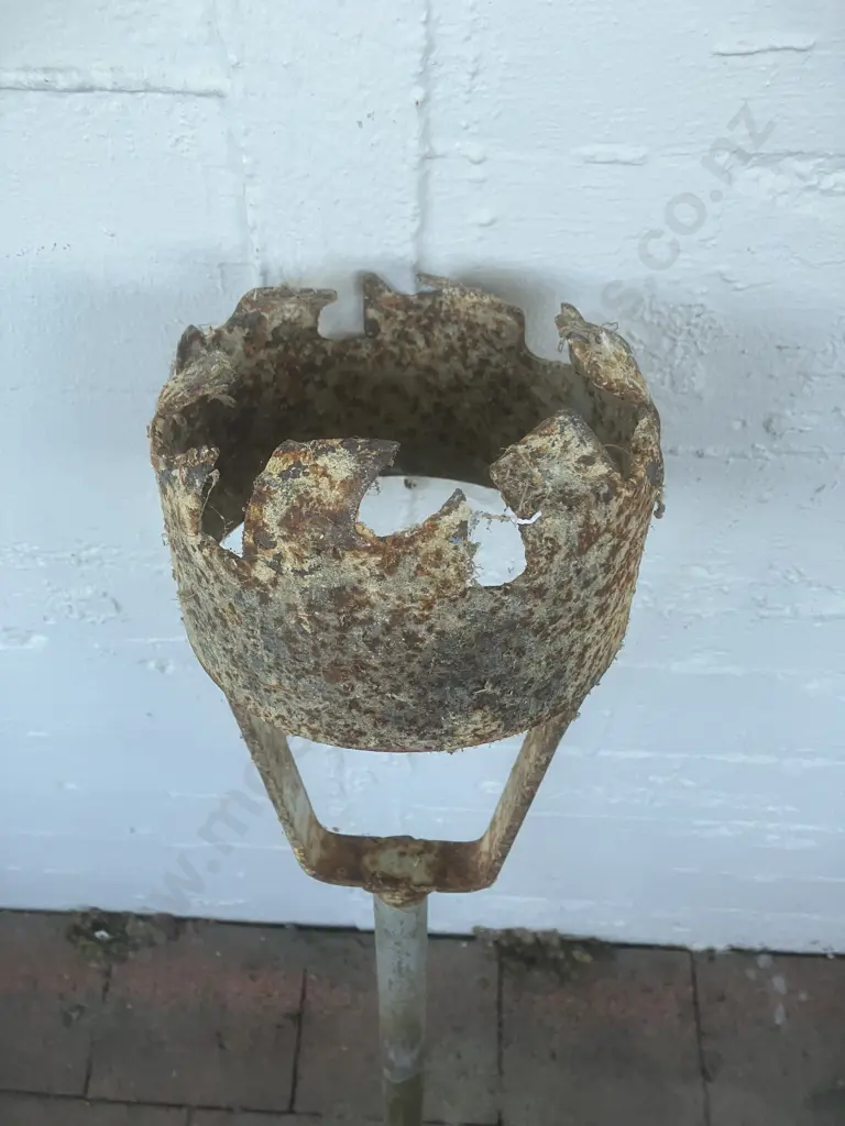 Hand Post Hole Auger. 107 x 14cm Image 1++