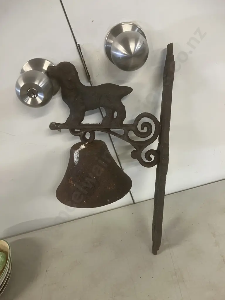 Cast Iron Dog Door Bell With Wall Mount. 35 x 19cm Image 1++