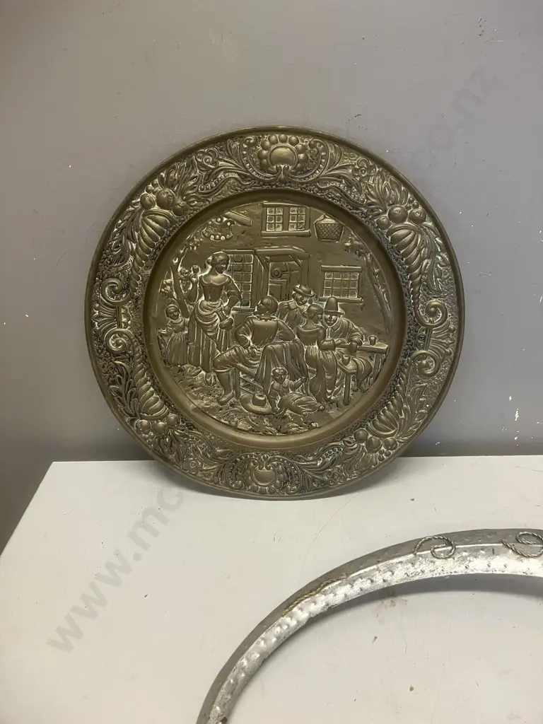 Gecko 70cm Metal Wall Art & Round Wall Hung Brass Tray Image 1++