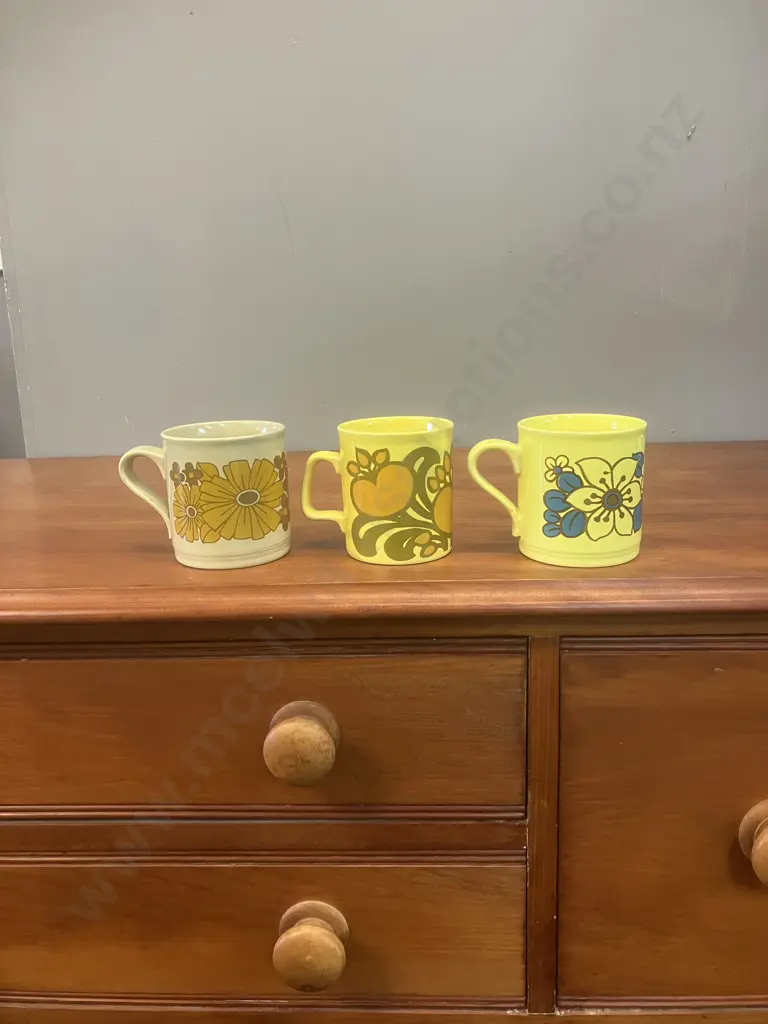 Vintage 1970s Staffordshire Potteries (England) Floral Mugs x 3 Image 1++