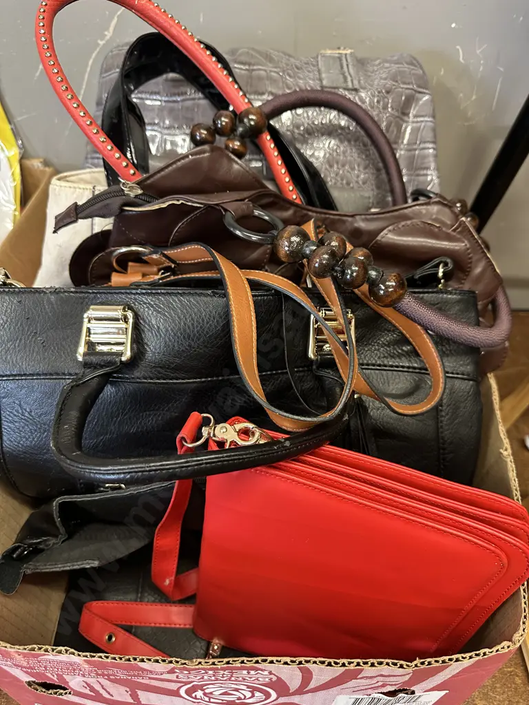 Selection Of Ladies Handbags Etc Image 1++