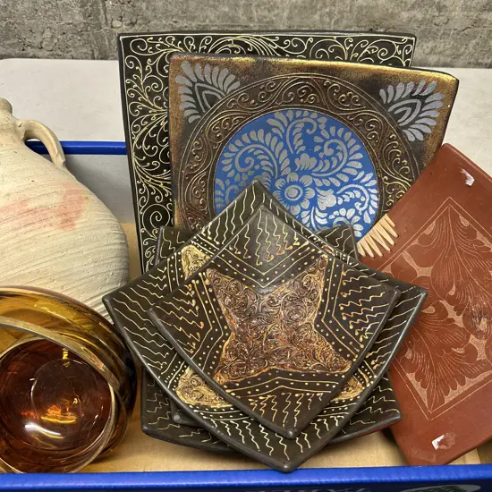 Selection Of Pottery & Glass Items