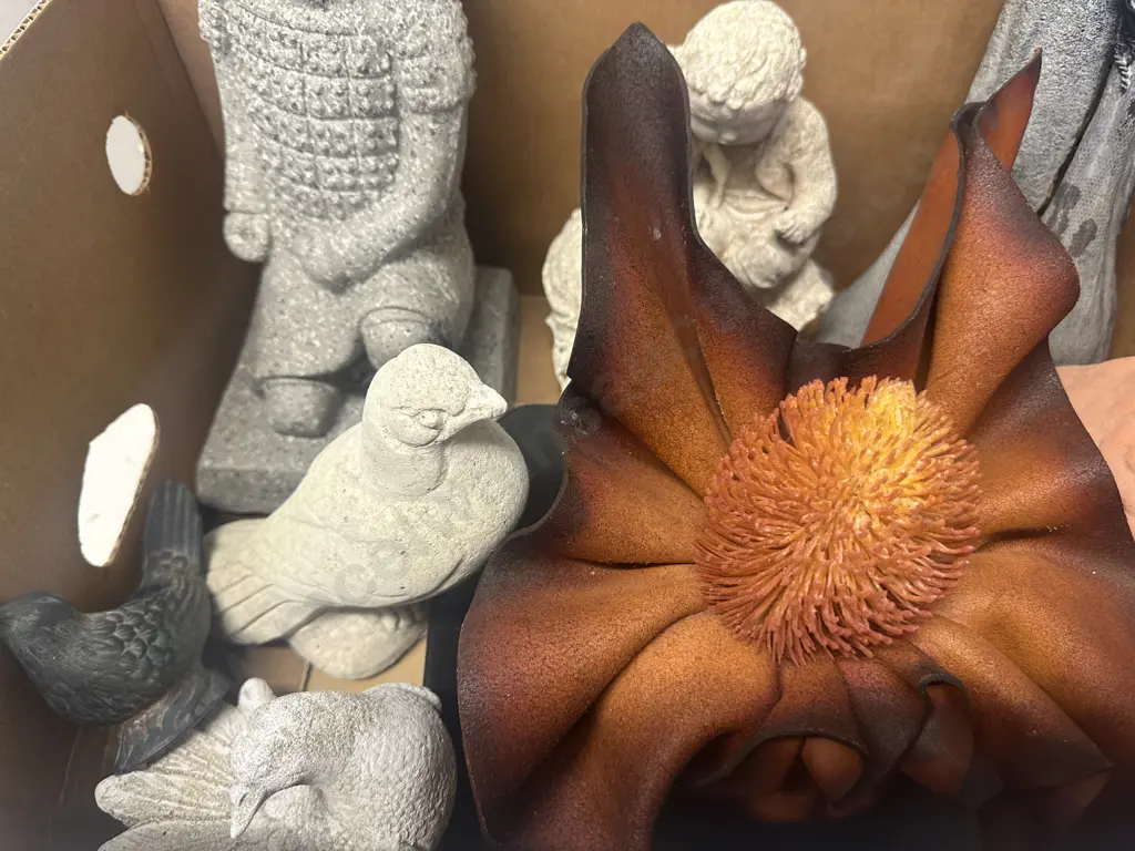 Box Lot Bird Ornaments, Figurine Etc. Image 1++