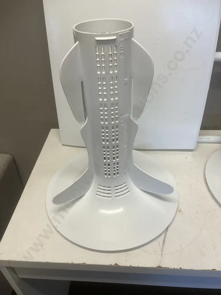 Pair of F&P Washing Machine Agitators, Lid & Arlec Wired Heated Towel Rail Image 1++