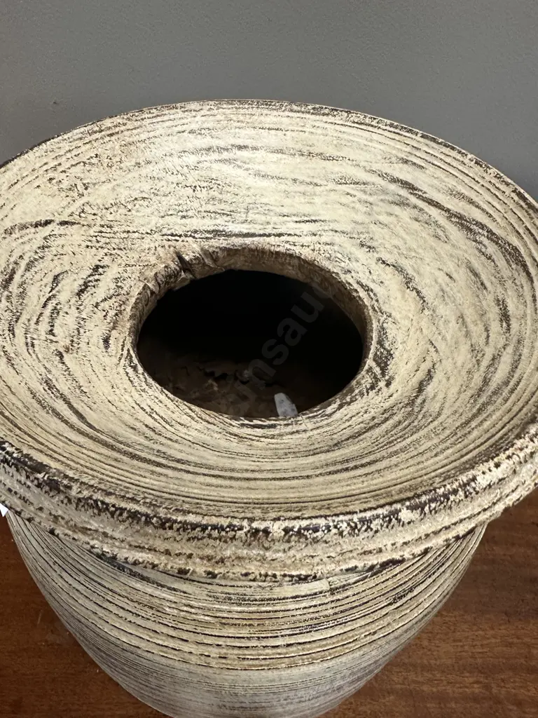 Wooden Pot - Whitewash. 30.5 x 27cm Image 1++
