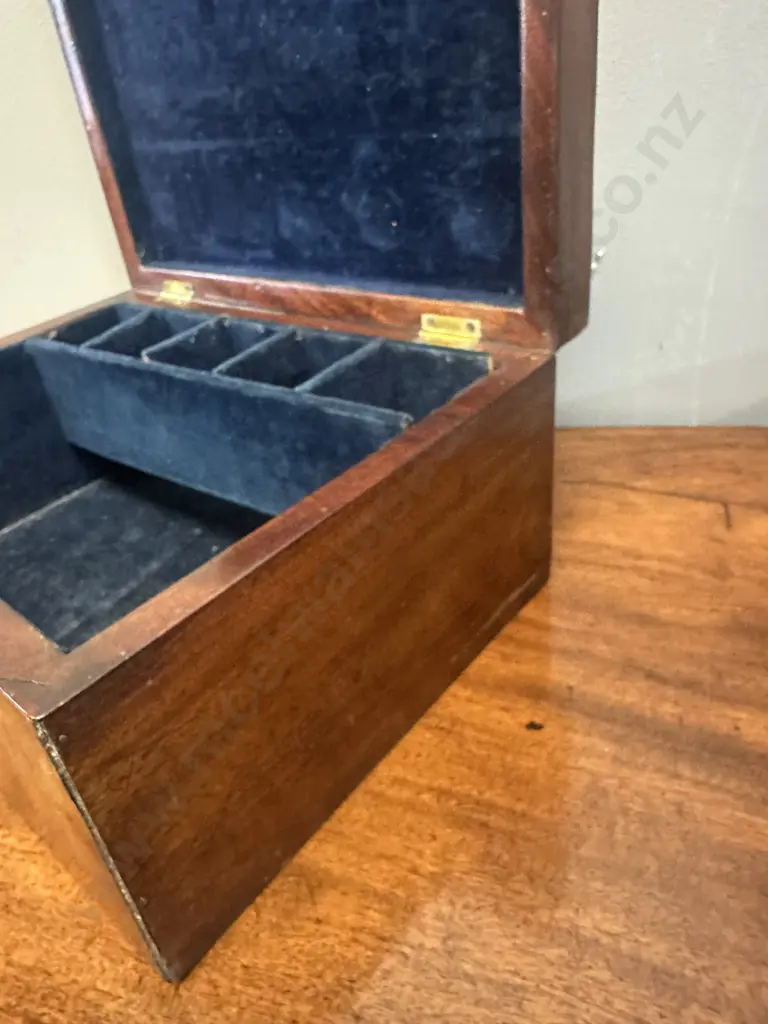 Antique Mahogany Wooden Jewellery Box H15,W32,D24cm. Image 1++
