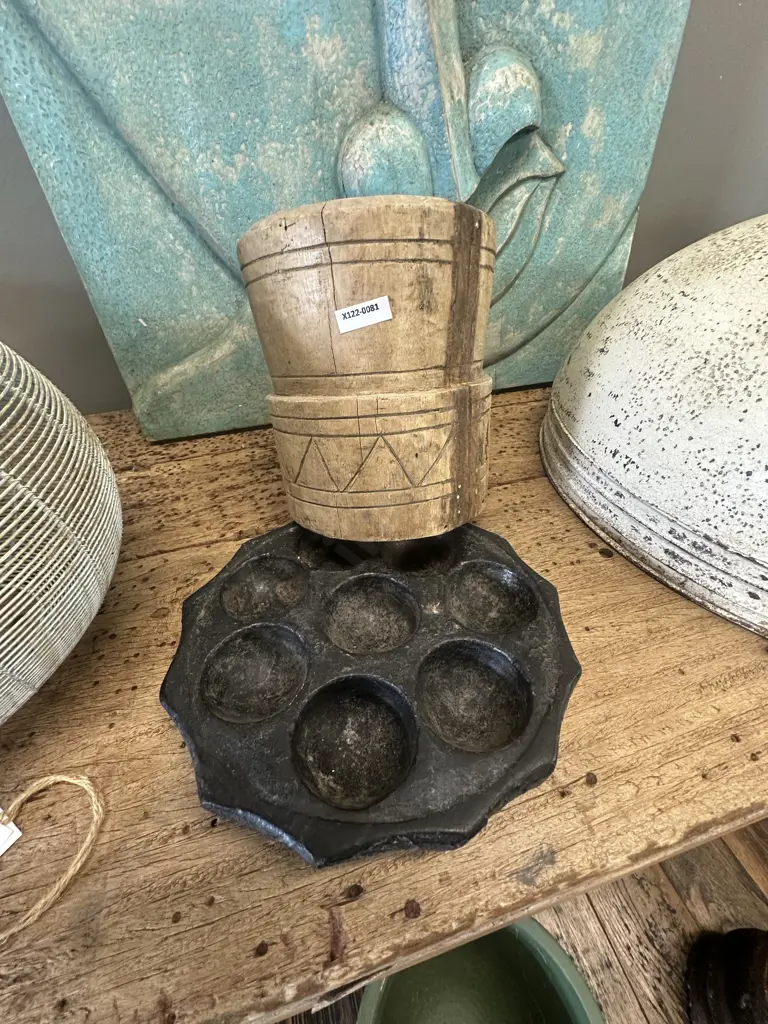 Vintage Wooden Mortar Pot. 20 x 19cm & Decorative Egg Shape Plate Image 1++