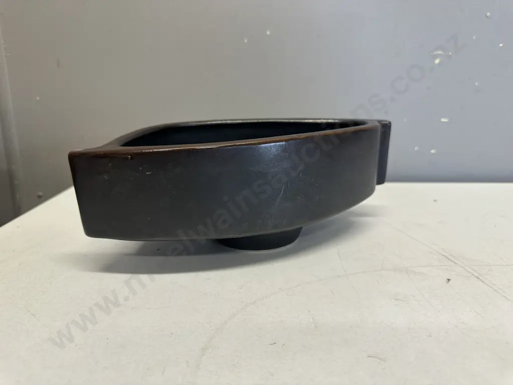 Ikebana Boat Shaped Form Vase H9,W24,D12cm. Image 1++