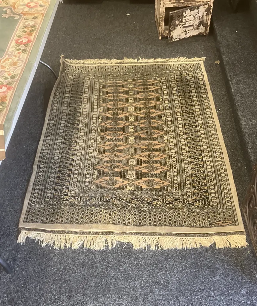 Pakistan Hand Knotted Woolen Carpet - 189cm x 121cm Image 1++
