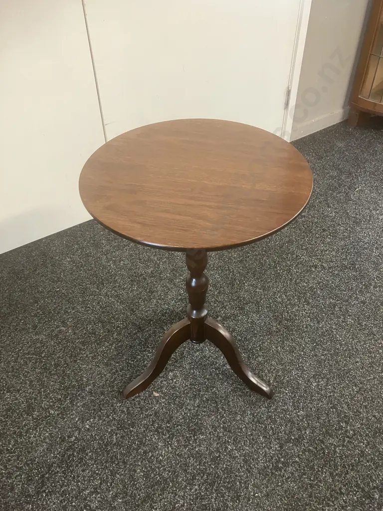 Pedestal Lamp Side Table. 56.5 x 38cm Image 1++