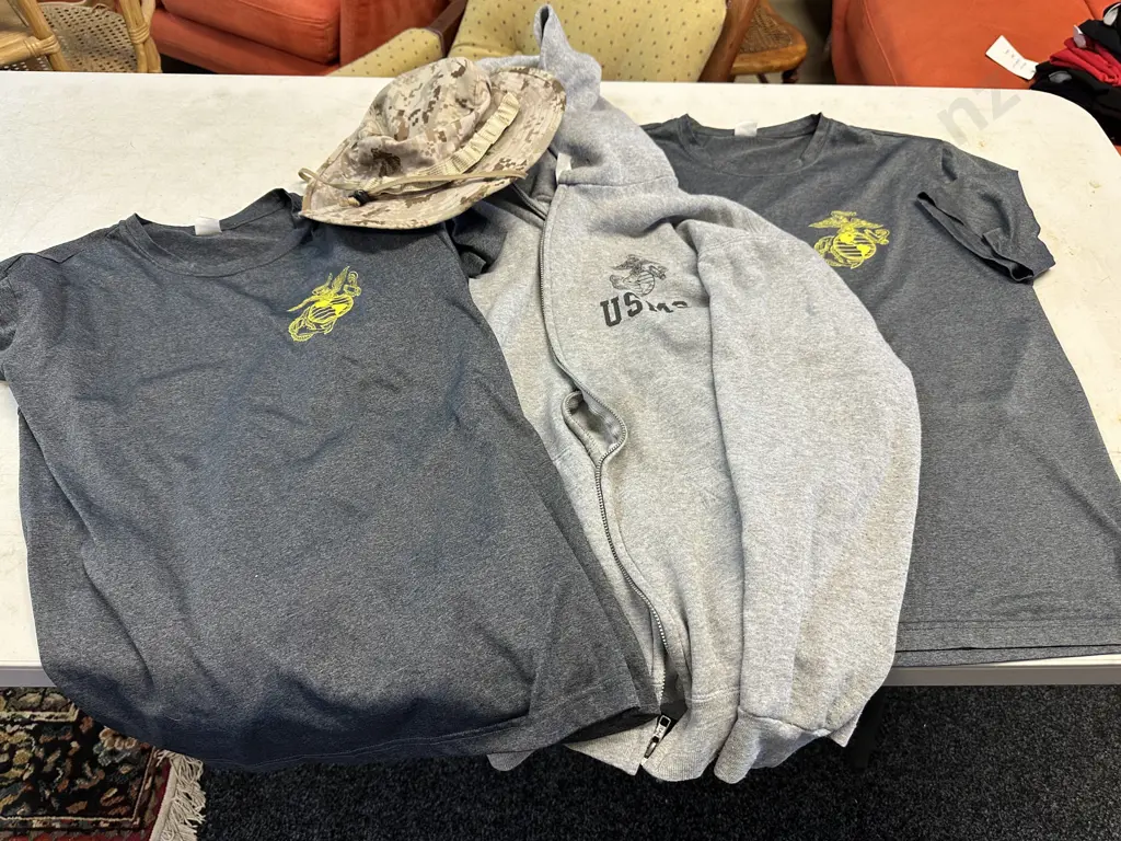 USMC Desert Marpat Boonie Cover, 2nd Battalion 3rd Marine Unit "Island Warriors" T-Shirts, Grey Full Zip Hoodie Image 1++
