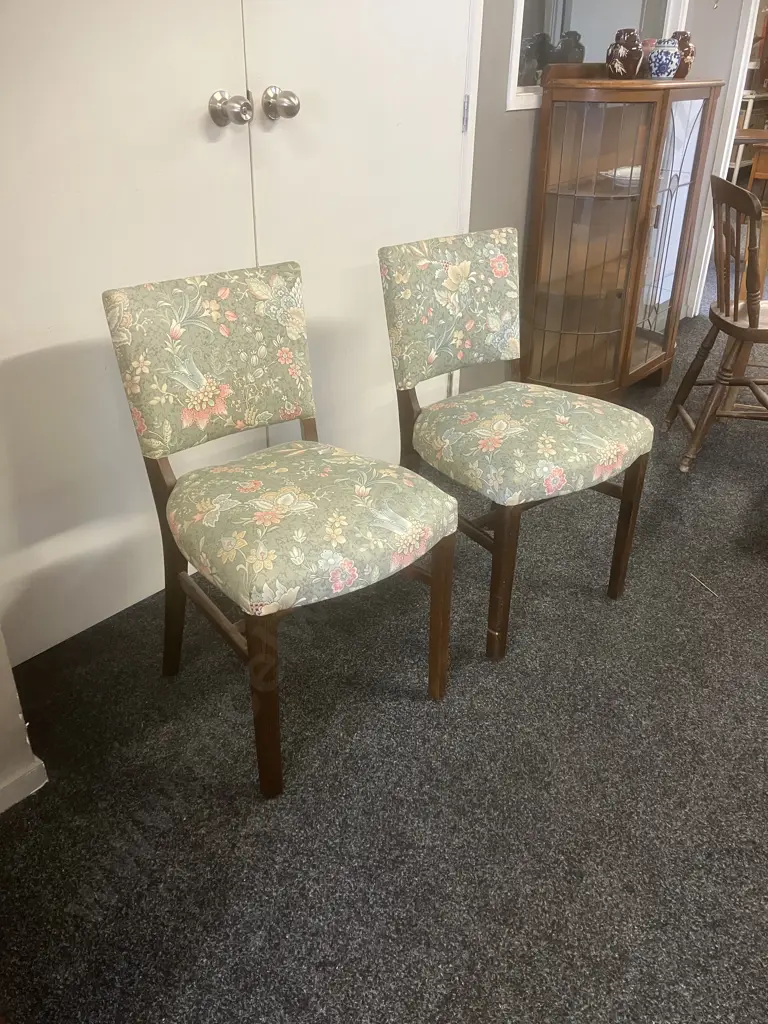 Pair of Oak Side Dining Chairs In Floral Upholstery Image 1++