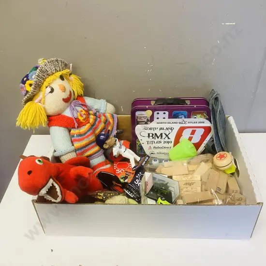 Box Lot Vintage Items, Domino Stars Set In Tin, Jenga Pieces, Etc