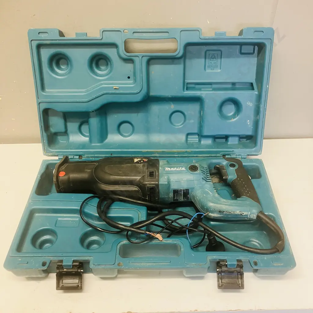 Makita Recipro Saw JR3030T (Needs Plug) IN Case With Makita 185mm Circular Saw HS7000 Image 1++