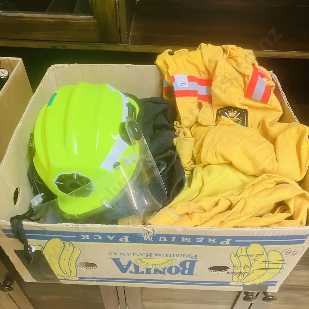Box Lot United States Antartic Program Helmet With Carry Bag, (BR9C), Clothing Image 1++