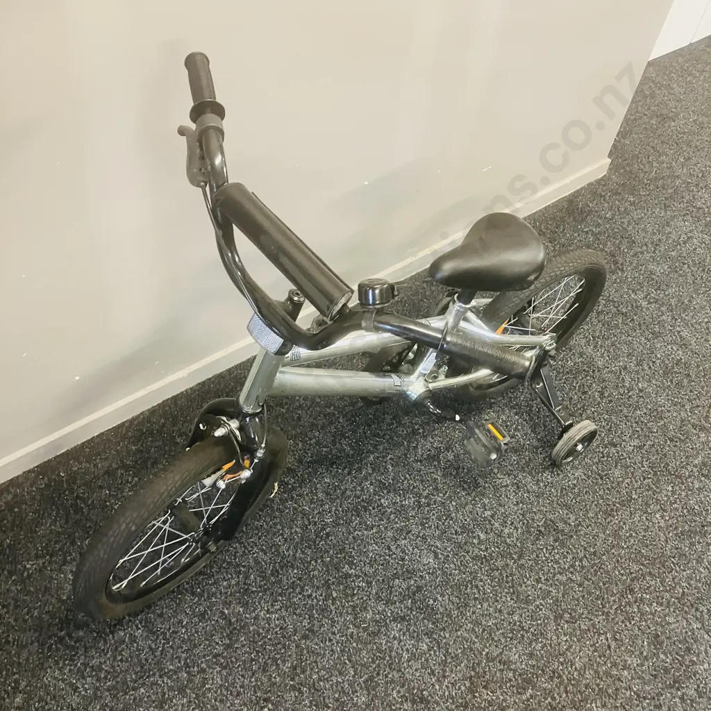 Silver Colour Childrens Bike With Trainer Wheels Image 1++
