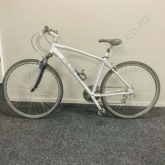 Grey / Silver Avanti Explorer 1.0 Bike