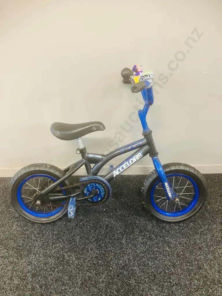 Accelor8 Griffin Blue & Black Kids Bike Image 1++