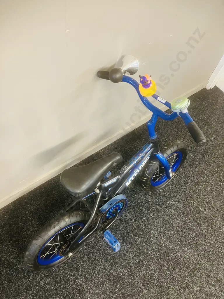Accelor8 Griffin Blue & Black Kids Bike Image 1++
