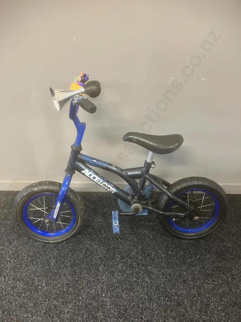 Accelor8 Griffin Blue & Black Kids Bike Image 1++