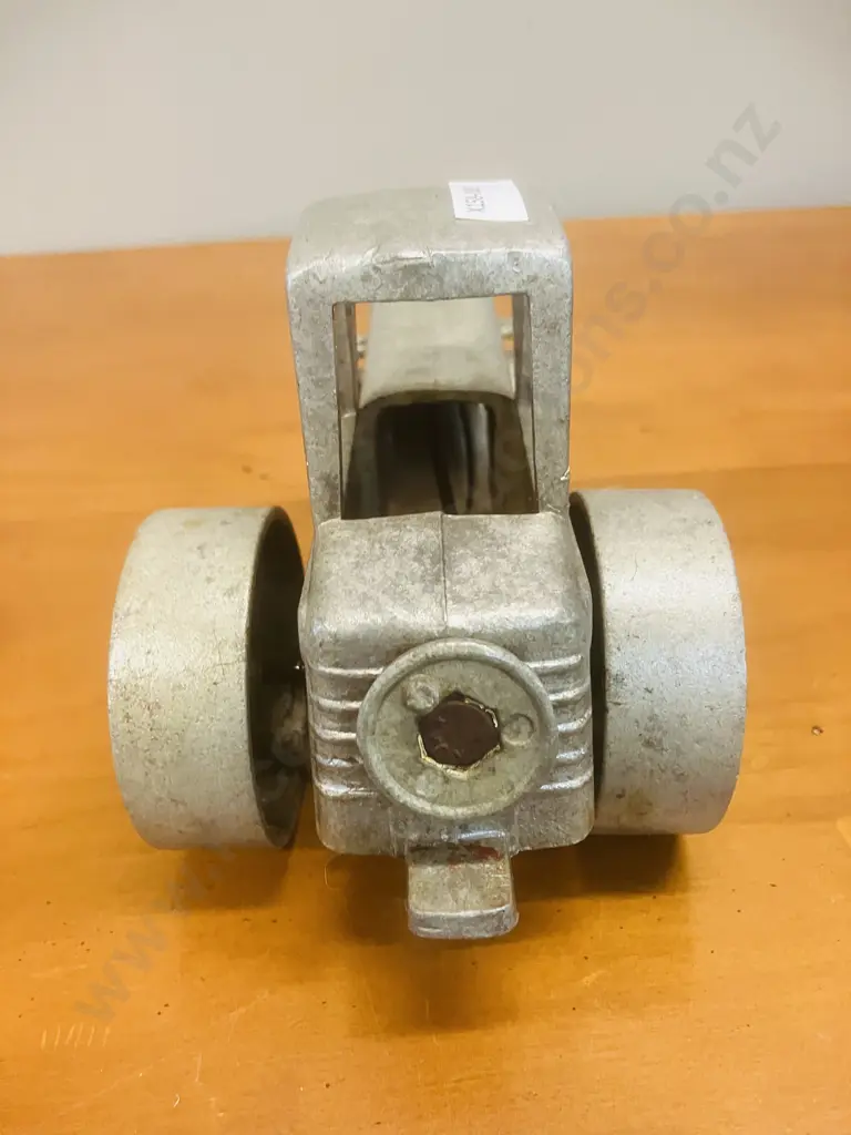 Jumbo Toys Aluminum Road Roller c1960s McKenzie & Bannister - Auckland. H130 L223 W106mm Image 1++