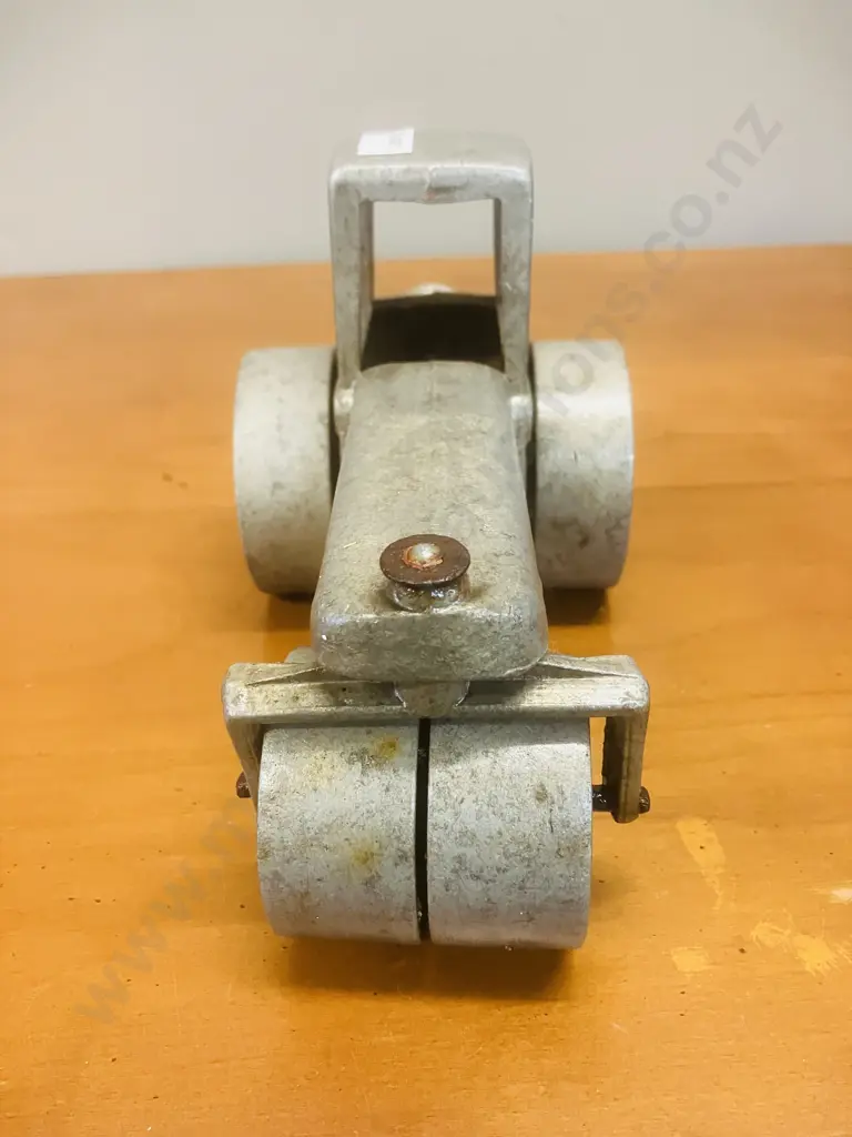 Jumbo Toys Aluminum Road Roller c1960s McKenzie & Bannister - Auckland. H130 L223 W106mm Image 1++