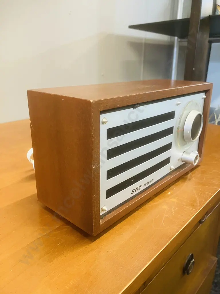 G.E.C. G828 'Dresden' 5 Transistor (Valve) Radio (1968) Image 1++