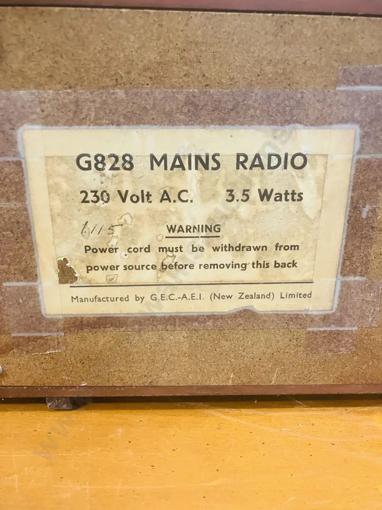 G.E.C. G828 'Dresden' 5 Transistor (Valve) Radio (1968) Image 1++