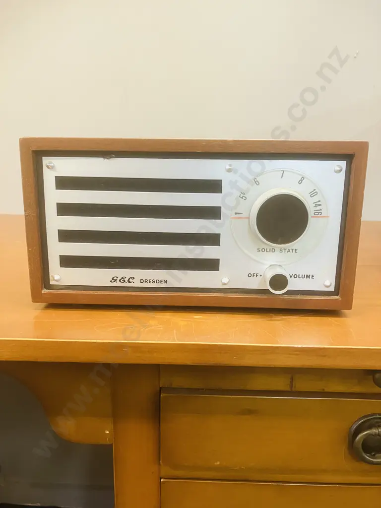 G.E.C. G828 'Dresden' 5 Transistor (Valve) Radio (1968) Image 1++