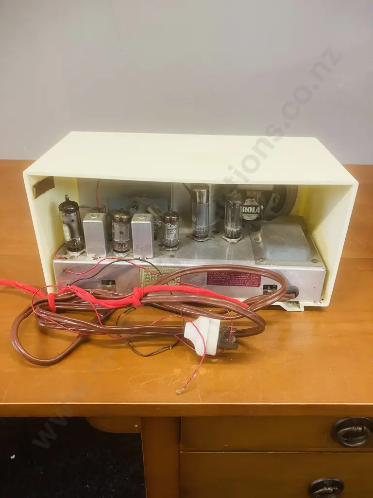 Philco Georgia 5-valve Broadcast Band Mantle Radio (1958) Image 1++