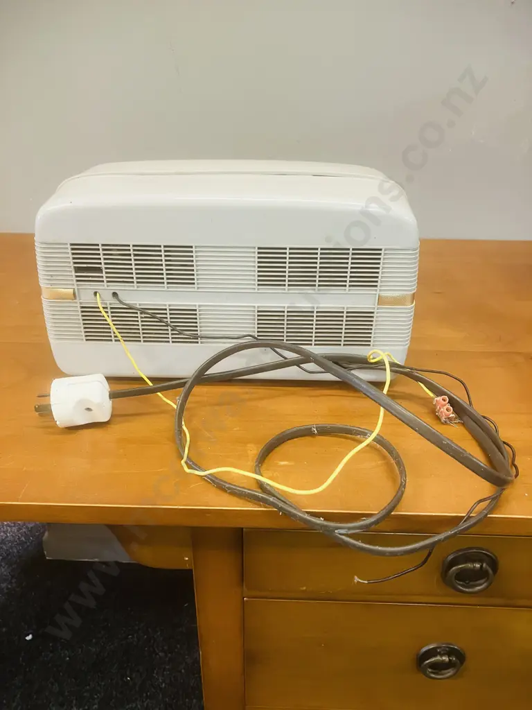 Astor B.N.Q. "Perth" 5-valve Broadcast Mantle Radio With Printed Circuit (1961?) Image 1++