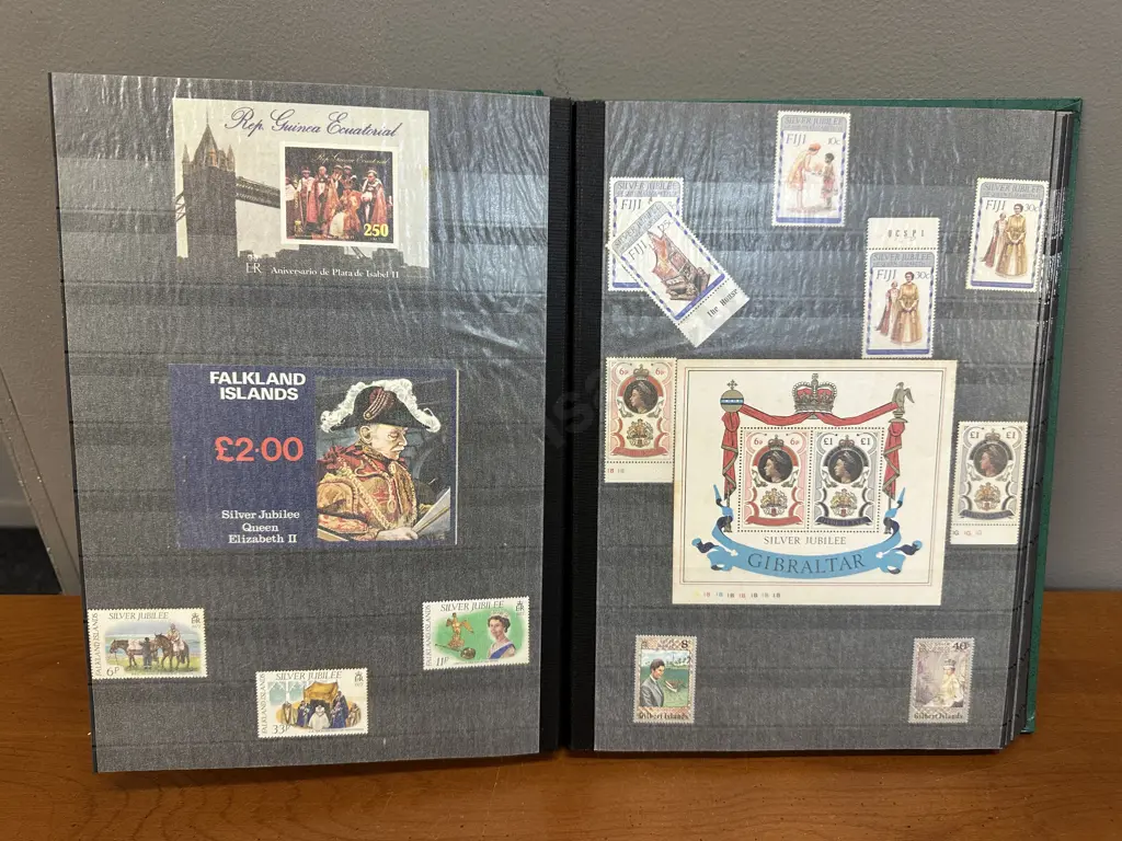 Worldwide 1977 Silver Jubilee Stamps In Lighthouse Album Image 1++