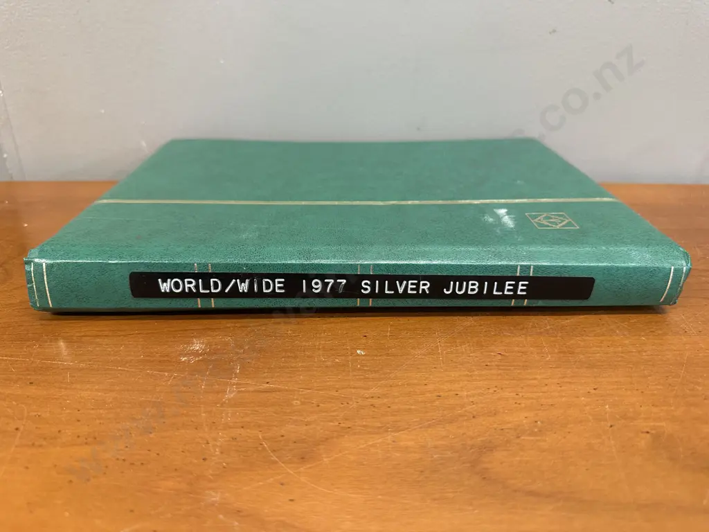Worldwide 1977 Silver Jubilee Stamps In Lighthouse Album Image 1++