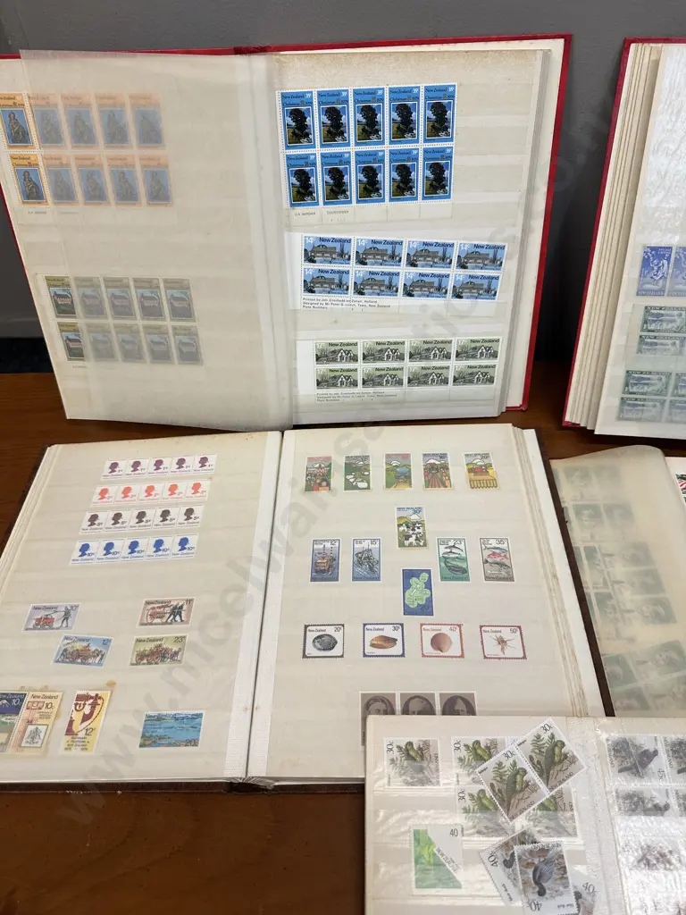 New Zealand Modern Stamps In Five Albums Including Lighthouse Stockbooks Image 1++