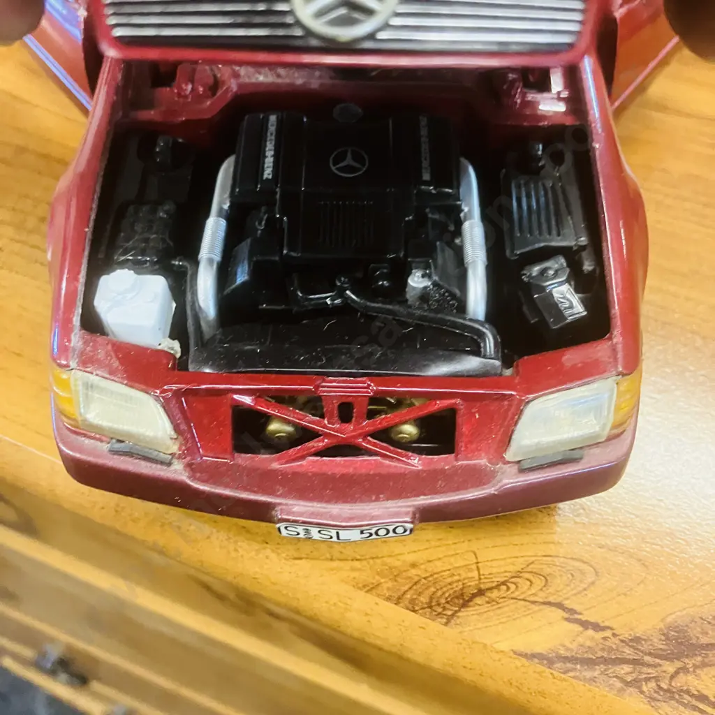 Revell 1990 Mercedes Benz SL500 Convertible 1/18 Die Cast Red Image 1++