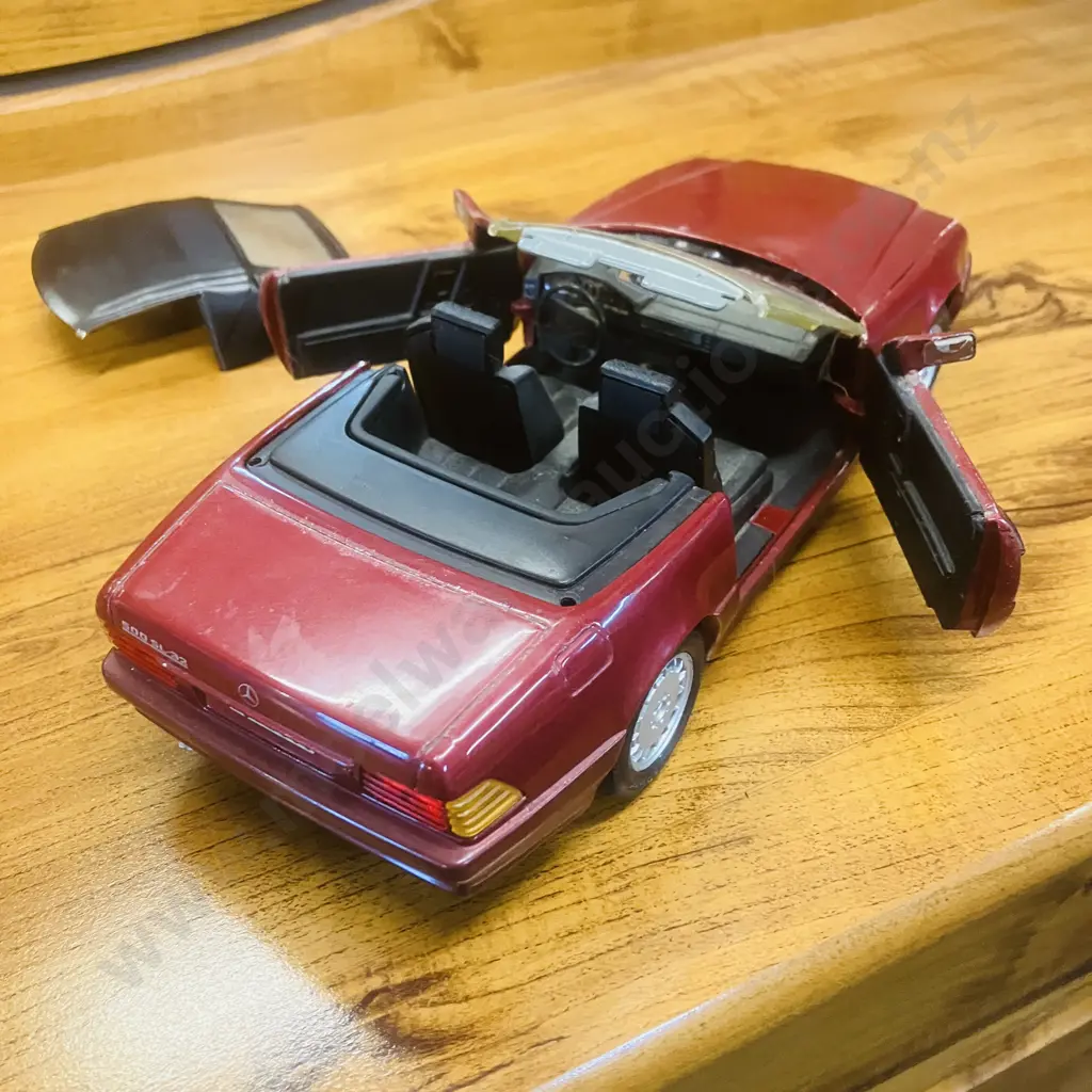 Revell 1990 Mercedes Benz SL500 Convertible 1/18 Die Cast Red Image 1++