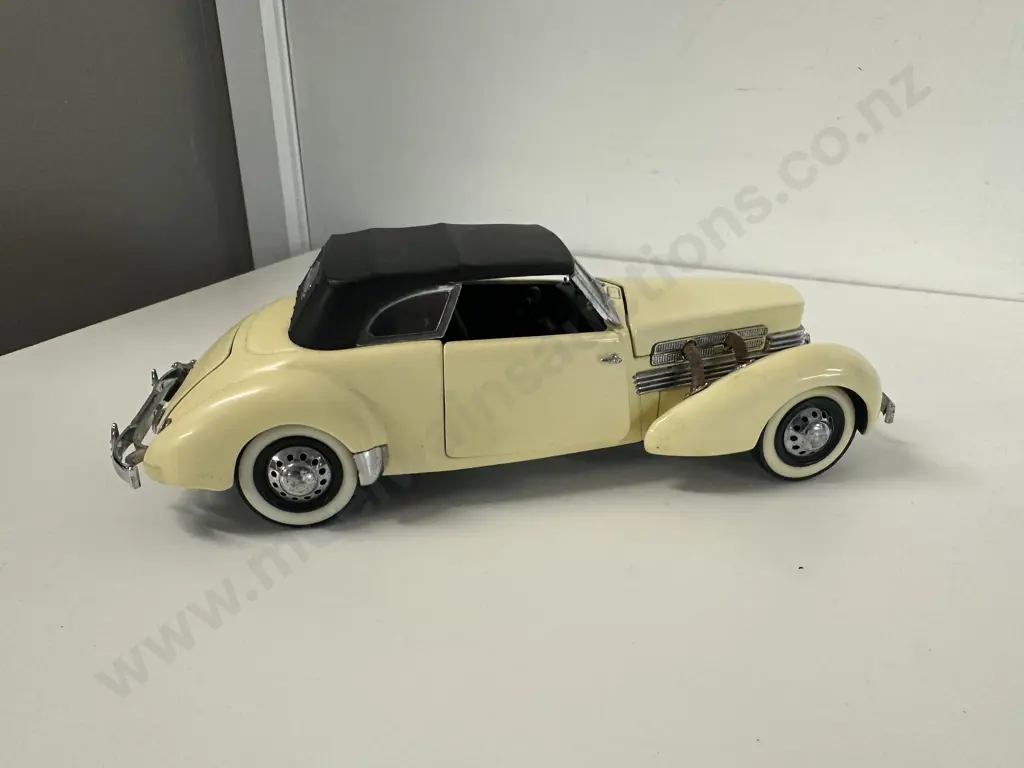 1989 Franklin Mint Precision Models 1937 Cord 812 Phaeton Coupe Die Cast Model Car Image 1++