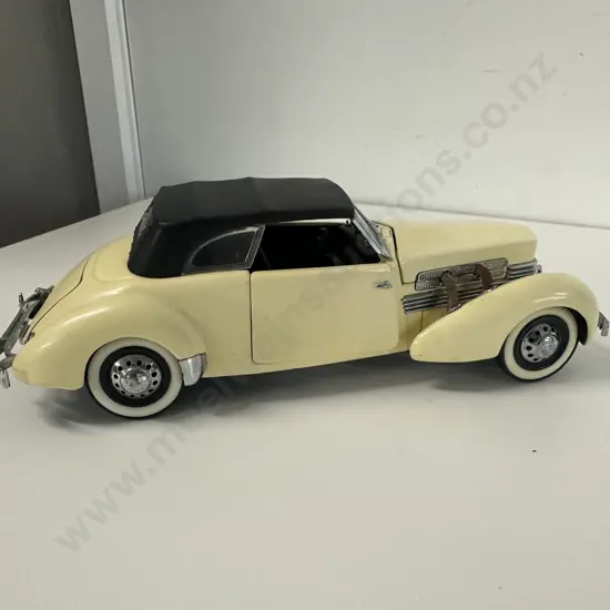 1989 Franklin Mint Precision Models 1937 Cord 812 Phaeton Coupe Die Cast Model Car