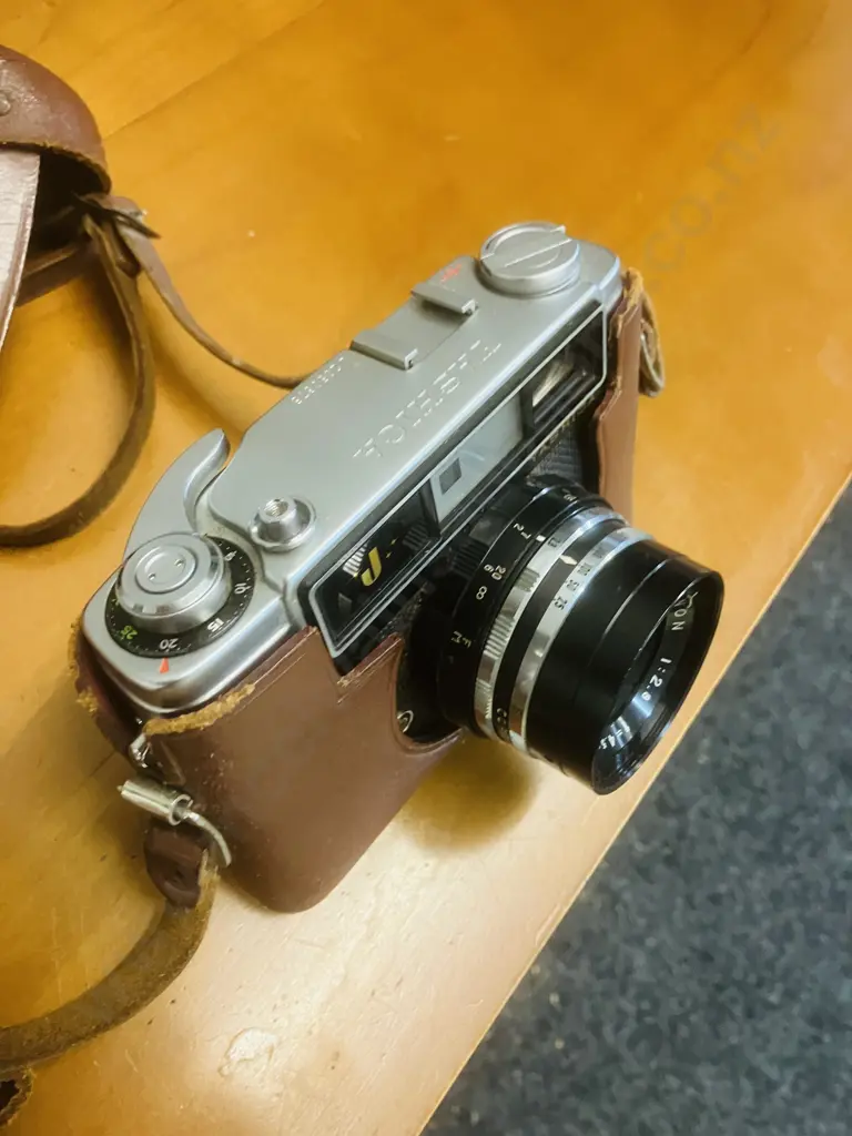 Vintage Yashica J 35mm Rangefinder Camera Yashinon 4.5cm f2.8 Lens, Leather Case - Japan Image 1++