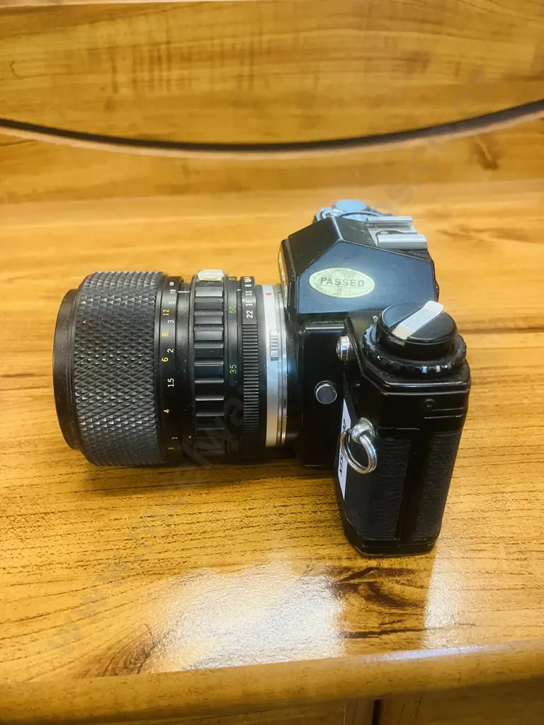 Olympus OM10 Black SLR Film Camera With S Zuiko Auto-Zoom 35-70mm f/4 Lense Made in Japan Image 1++