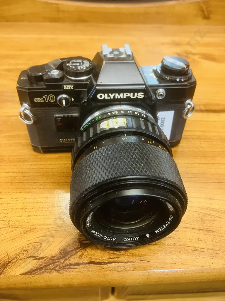 Olympus OM10 Black SLR Film Camera With S Zuiko Auto-Zoom 35-70mm f/4 Lense Made in Japan Image 1++