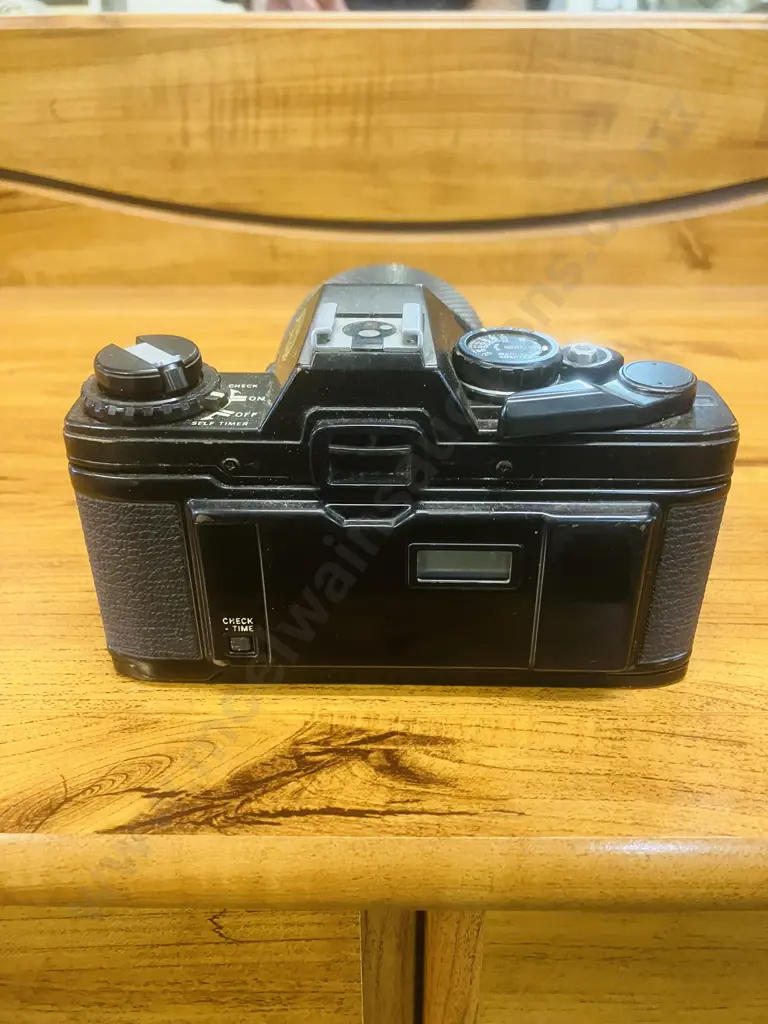 Olympus OM10 Black SLR Film Camera With S Zuiko Auto-Zoom 35-70mm f/4 Lense Made in Japan Image 1++