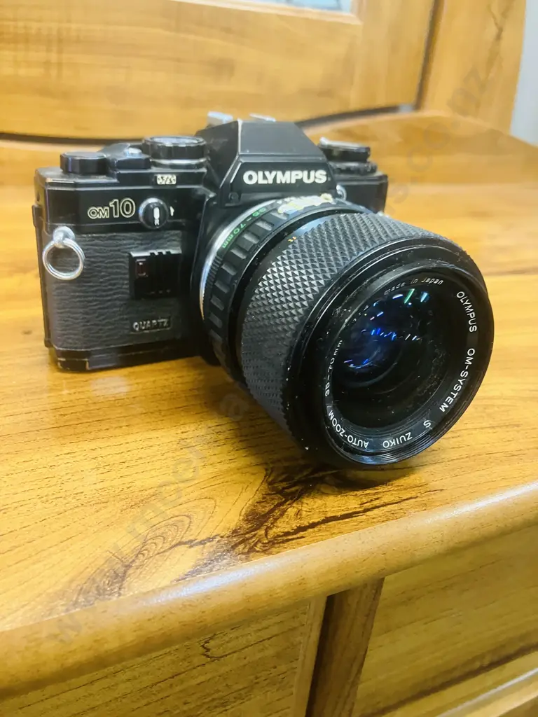 Olympus OM10 Black SLR Film Camera With S Zuiko Auto-Zoom 35-70mm f/4 Lense Made in Japan Image 1++