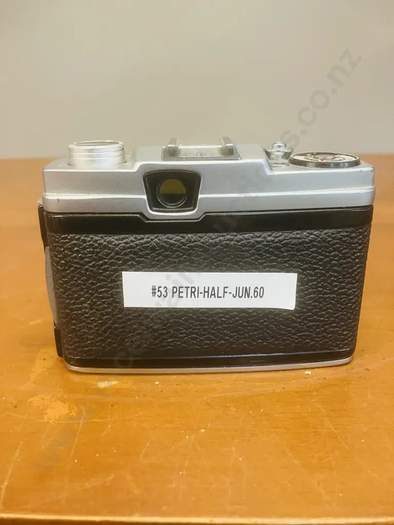 Kuribayashi Petri Junior Half-Frame 35mm Scale Focus Film Camera With 28mm f/2.8 Petri Orikkor Lens - 1960 Japan Image 1++