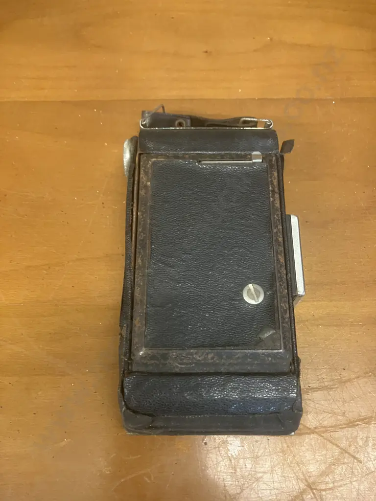 Kodak Folding 'Brownie' Six-20 Fixed-focus Meniscus Lens In A Kodette II Shutter. 1937 - 1940 Great Britain Image 1++