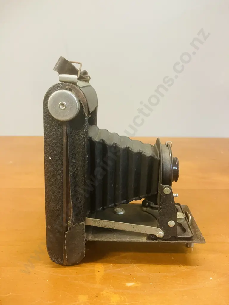 Kodak Folding 'Brownie' Six-20 Fixed-focus Meniscus Lens In A Kodette II Shutter. 1937 - 1940 Great Britain Image 1++