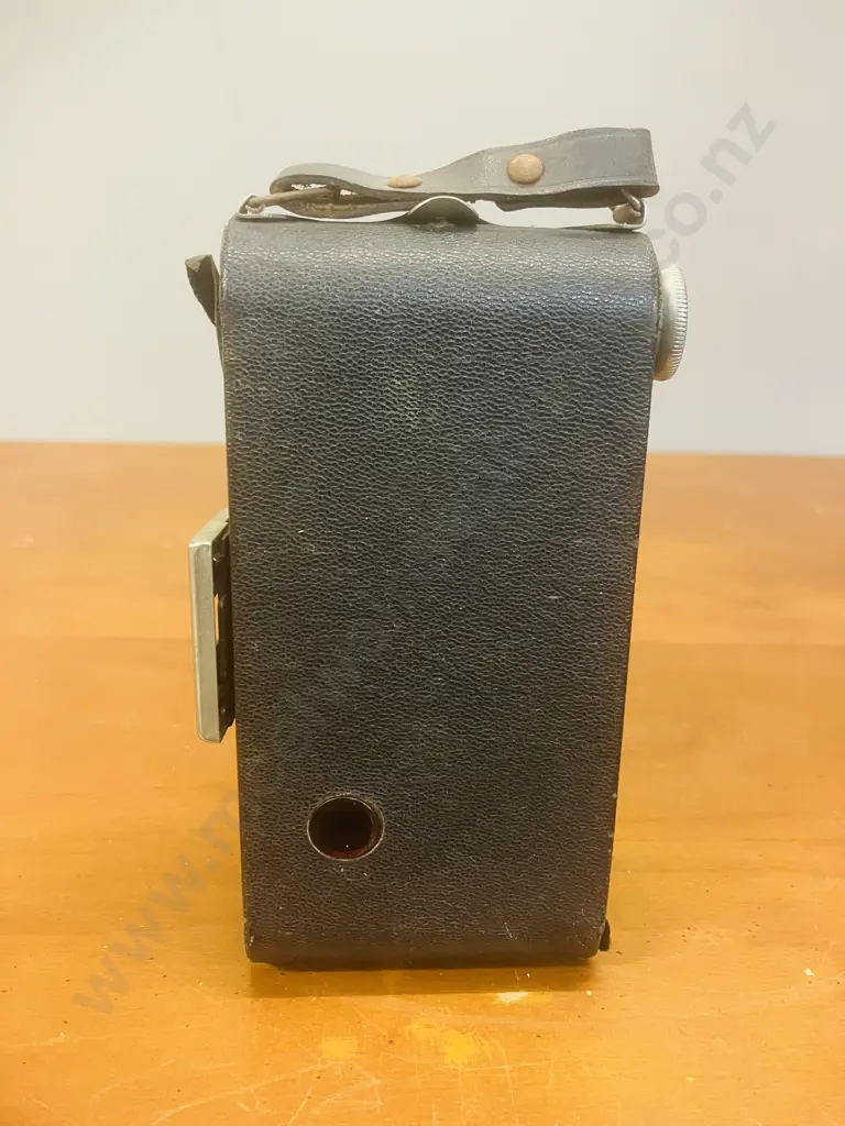 Kodak Folding 'Brownie' Six-20 Fixed-focus Meniscus Lens In A Kodette II Shutter. 1937 - 1940 Great Britain Image 1++