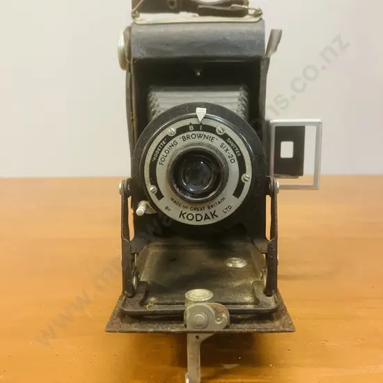 Kodak Folding 'Brownie' Six-20 Fixed-focus Meniscus Lens In A Kodette II Shutter. 1937 - 1940 Great Britain
